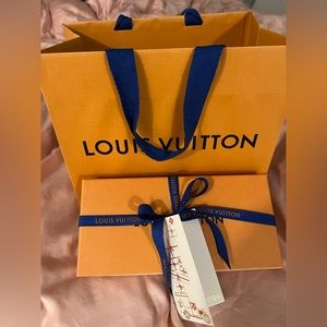 Louis Vuitton Christmas 2023 small box, gift bag and tissue